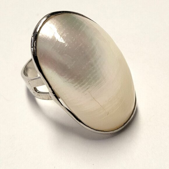 White Oval Mother of Pearl Adjustable Ring - Picture 6 of 13